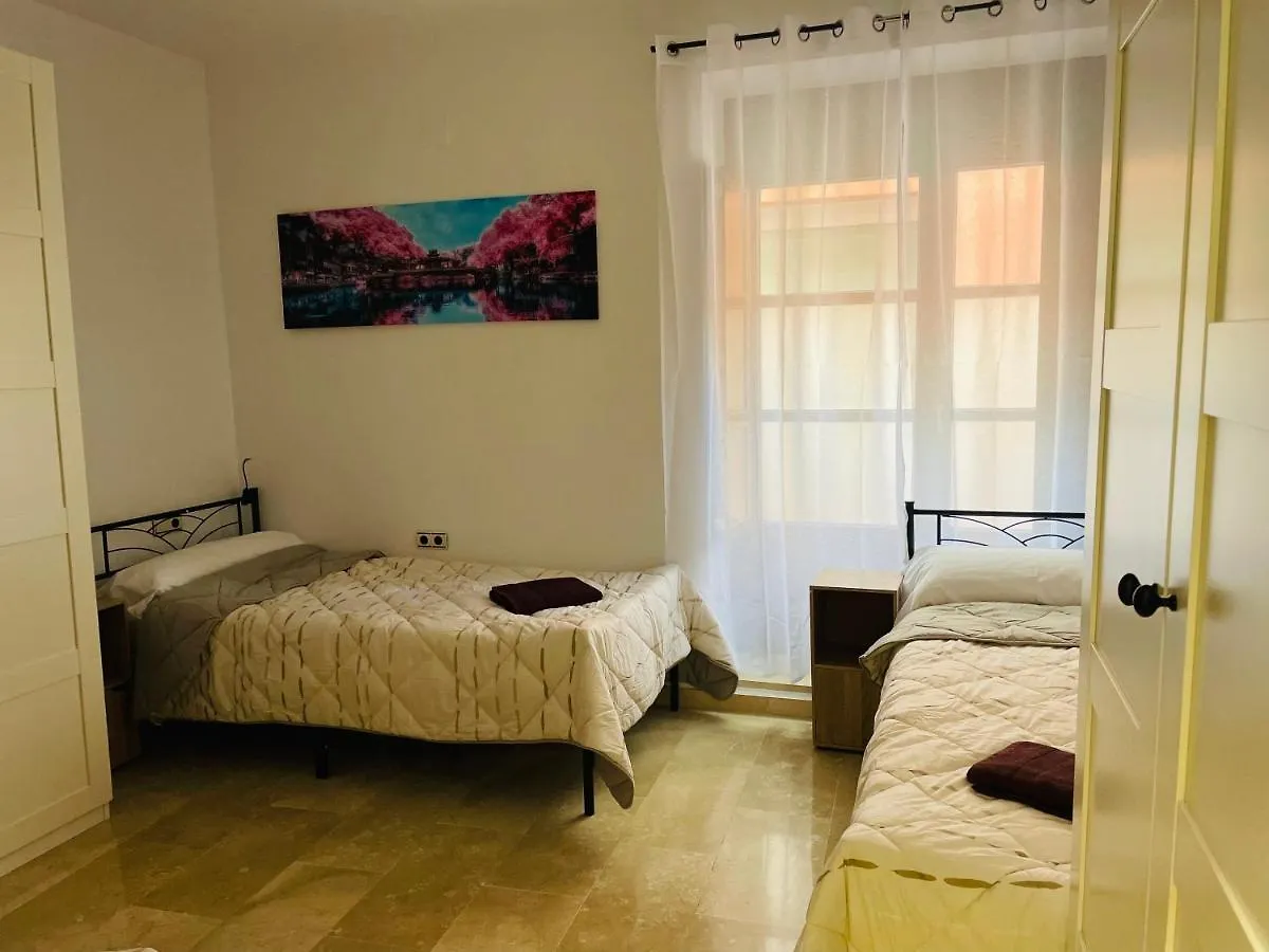 City Room Feminine Malaga 0*,